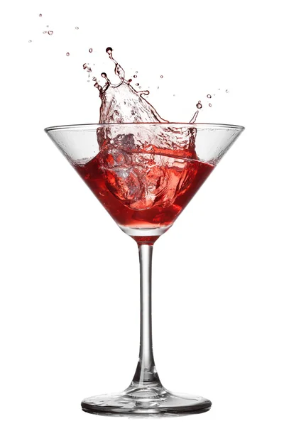 Cocktail rosso con spruzzi isolati — Foto Stock