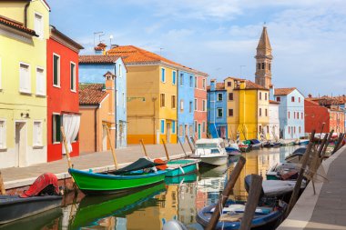 burano Adası yakınlarında Venedik renkli evler
