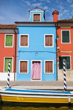 burano Adası yakınlarında Venedik renkli evler