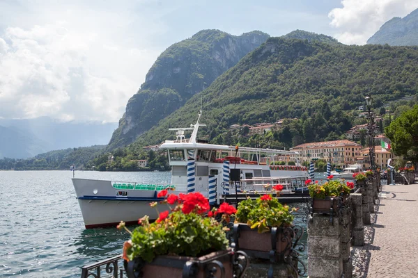 Passeggiata a Menaggio sul lago di Como — Foto Stock
