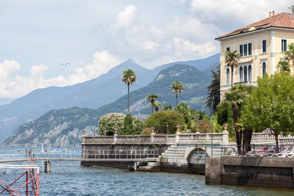 Promenade in menaggio op Comomeer — Stockfoto