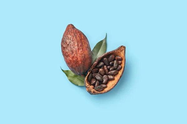Vista Superior Vainas Cacao Enteras Cortadas Mitad Con Montón Granos — Foto de Stock