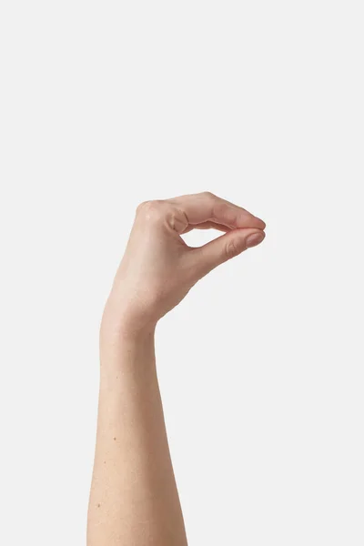 女性の手のジェスチャーは スティック 歯はクリームの背景に隔離された目に見えない保持手を選ぶために使用することができます ソフトグラブアクション女性の手 — ストック写真
