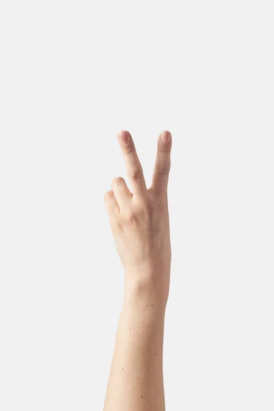 外側の手のサイン言語の指のアルファベットV文字 指の数 5と女性の手 5番目 白の背景に隔離された勝利 1本から5本の指の概念を数える — ストック写真