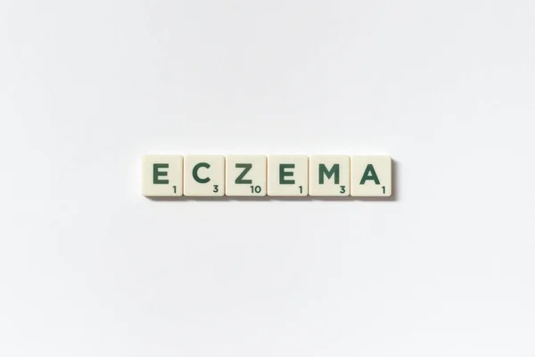 Eczéma Mot Formé Blocs Scrabble Sur Fond Blanc Maladie Peau — Photo