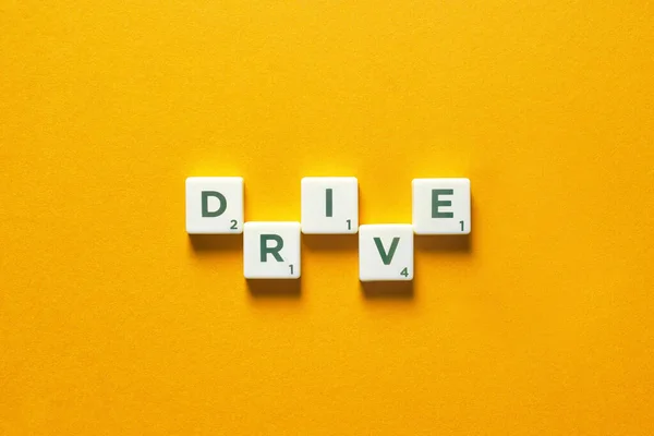 Drive Woord Gevormd Van Scrabble Tegels Gele Achtergrond — Stockfoto