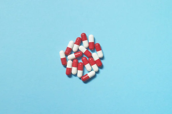 Red White Pharmaceutical Tablets Scattered Blue Backdrop Copy Space Health — Stockfoto