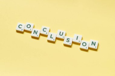 Sonuç olarak sarı arkaplanda karo şekilleri oluşmuş. Pastel palette yaratıcı kartpostal fikri.