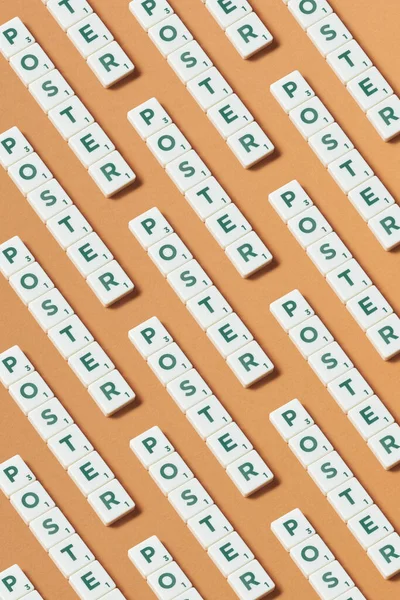 Λέξεις Αφίσας Που Σχηματίζονται Από Πλακάκια Scrabble Επαναλαμβάνεται Καφέ Φόντο — Φωτογραφία Αρχείου
