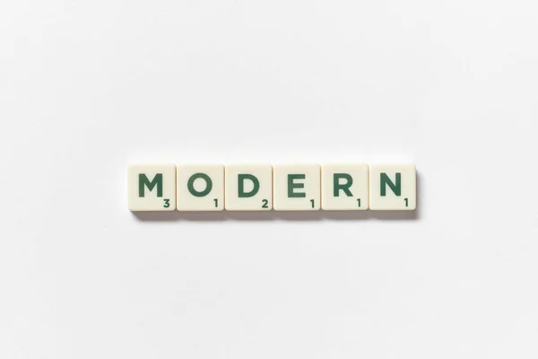 Modern Woord Gevormd Van Scrabble Tegels Witte Achtergrond Creatief Eenvoudig — Stockfoto