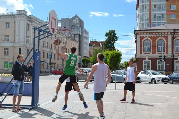 Dia da juventude de 2013, Tyumen. Competições de basquete em Tsvetno — Fotografia de Stock