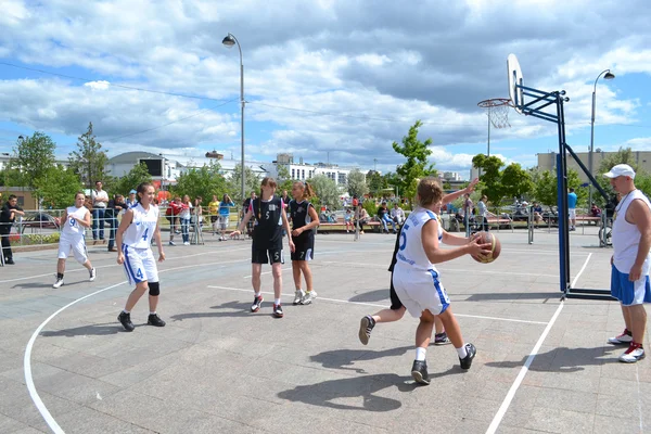 Dia da juventude de 2013, Tyumen. Competições de basquete em Tsvetno — Fotografia de Stock