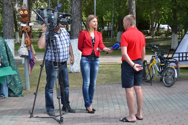 Rusya tv gazeteci kanal sokak röportajları