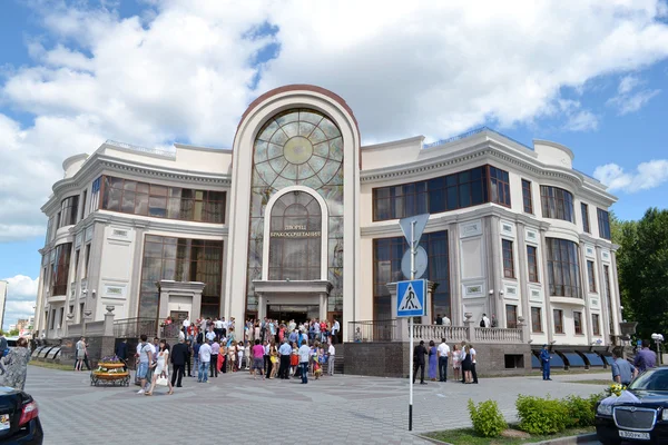 Palácio de casamento. Tyumen, Rússia . — Fotografia de Stock