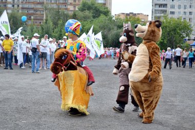 Karnaval geçit töreninde bir şehir günü için hazırlık. Tyumen, russi