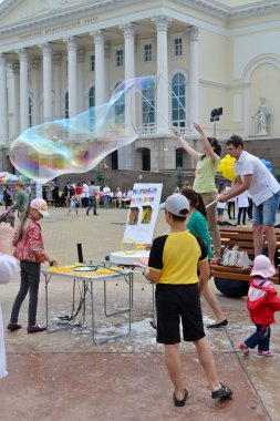sabun köpüğü, şehir gün. Tyumen, Rusya. 27 Haziran 2013