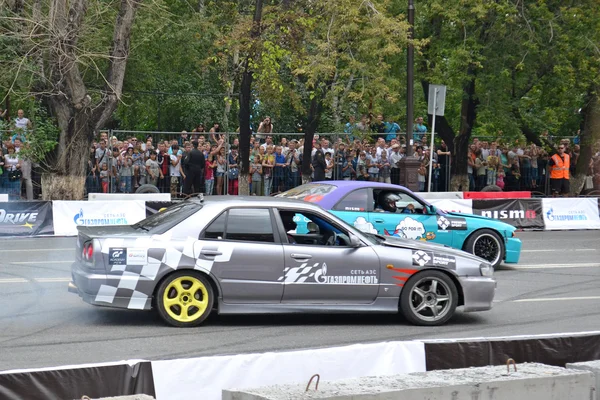 För första gången i tyumen 18.08.2013 storslagna nismo g-enheten — Stockfoto