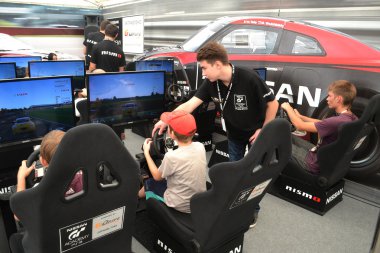 Gençler simülatörleri nısmo g-drive s at yarışı oyunu, araba