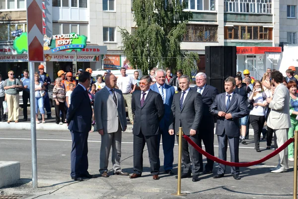 Le maire de Tioumen Alexander Moor, le gouverneur de la région de Tioumen Vladimir Iakouchtchev et le directeur général de JSC Mostostroï-11 Nikolay Moscu — Photo