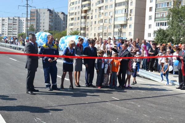 De burgemeester van Tjoemen alexander moor, de gouverneur van de regio van Tjoemen vladimir yakushev en de directeur-generaal van jsc mostostroy-11 Nikolaj russu — Stockfoto