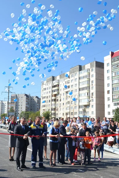 Le maire de Tioumen Alexander Moor, le gouverneur de la région de Tioumen Vladimir Iakouchtchev et le directeur général de JSC Mostostroï-11 Nikolay Moscu — Photo