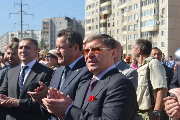 Belediye Başkanı tyumen alexander moor, tyumen bölgesi valisi vladimir yakushev ve jsc mostostroy-11 nikolay russu genel müdürü — Stok fotoğraf