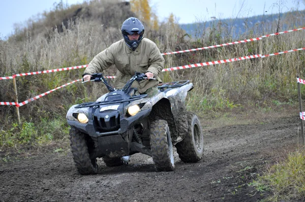 Officiell stängning av en säsong av körning på ATV ägde rum i ty — Stockfoto