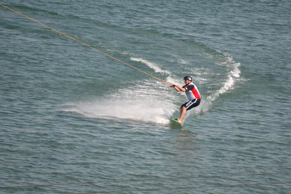 水スキー、水上スキーの運動選手 — ストック写真