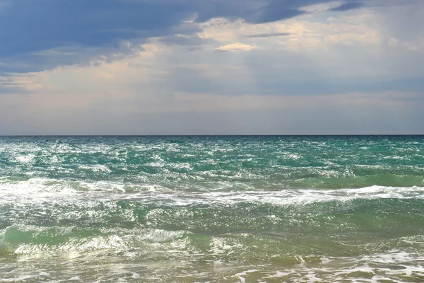 黑海、 纳帕、 克拉斯诺达尔边疆区的波浪. — 图库照片