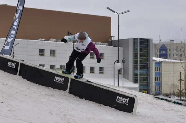 Yarışmalar snowboard yakınındaki alışveriş merkezi favorit, tyumen olarak — Stok fotoğraf