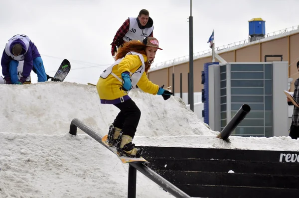 Yarışmalar snowboard yakınındaki alışveriş merkezi favorit, tyumen olarak — Stok fotoğraf