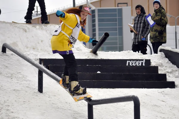 Yarışmalar snowboard yakınındaki alışveriş merkezi favorit, tyumen olarak — Stok fotoğraf