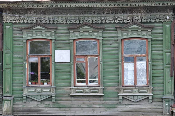 Okna domu obchodníka s. s. brovtsyn na hokhryako — Stock fotografie