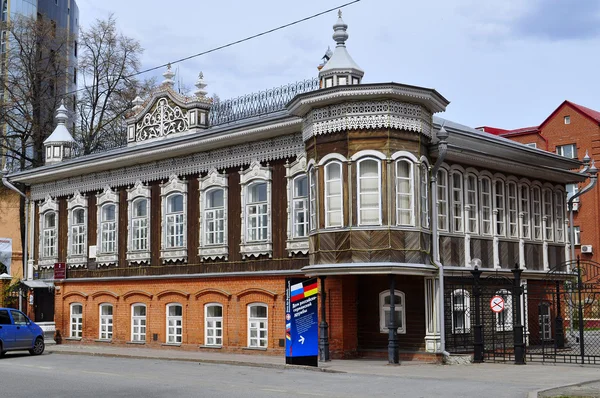 Дом Попова. Архитектурный памятник, Тюмень, Россия — стоковое фото