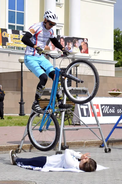 Mikhaïl Soukhanov, le champion de Russie sur un essai de cycle — Photo