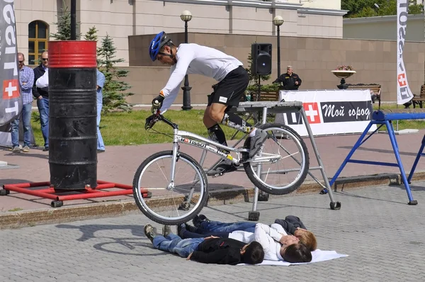 Тимур Ибрагимов, чемпион России по велотренажеру, выступает — стоковое фото