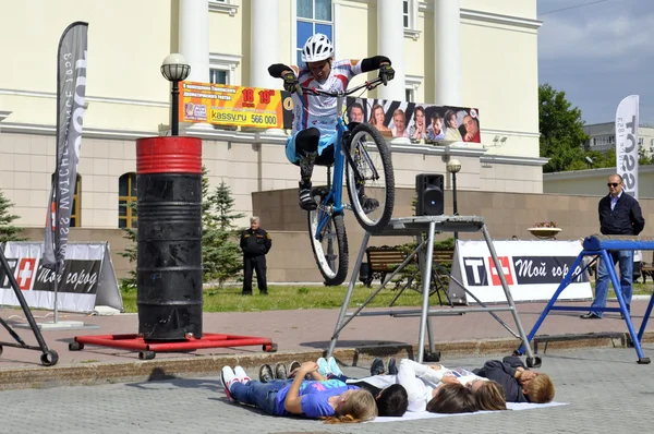 Mikhail Sukhanov, o campeão da Rússia em um teste de ciclo, atua — Fotografia de Stock