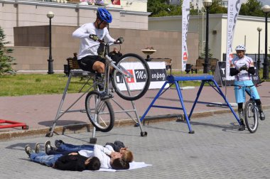 Timur ibragimov ve mikhail sukhanov'ın performansı, şampiyonları