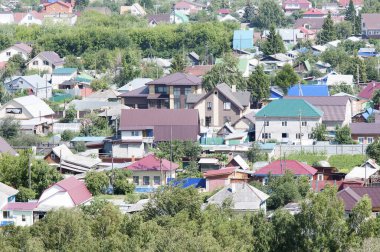 Yazın Rus köyünde birkaç yerleşim yeri.