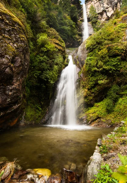 ヒマラヤの滝: 美しい風景 — ストック写真
