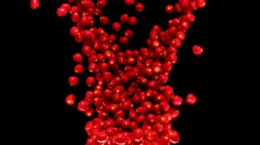 ağır çekim siyah üzerine kırmızı elma akışına