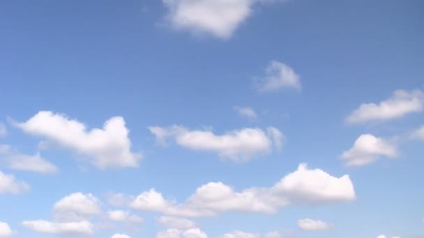 Σύννεφα και μπλε ουρανός. — Αρχείο Βίντεο