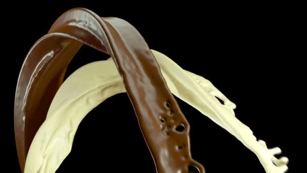 Sıcak karanlık ve sütlü çikolata yavaş hareket sıçraması — Stok video