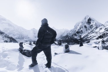 Dağ tırmanışı: Alpinist Himalaya tepe üzerinde