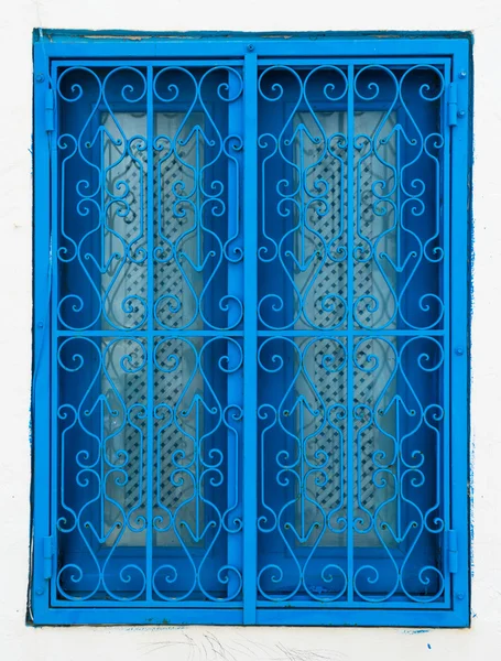 Traditionelt blåt vindue - Stock-foto