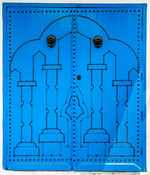 Pintu biru dengan ornamen — Stok Foto