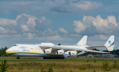 AN-225 Antonov Mriya ticari kargo taşımacılığı yapmak için Kyiv-Antonov-2 Uluslararası Havalimanı 'ndan ayrıldı. AN-225 dünyanın en büyük nakliye uçağıdır. Temmuz 2021
