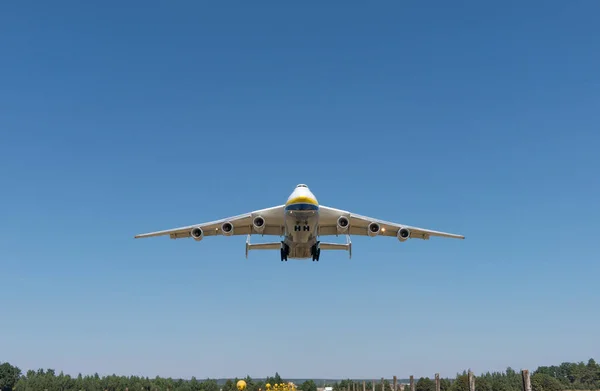 225安东诺夫Mriya从基辅 安托诺夫 2国际机场出发 进行乌克兰独立日阅兵式演练 225是世界上最大的运输机 2021年8月 — 图库照片