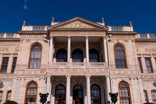 Dolmabahce Sultan Sarayı. İstanbul 'da turizm ve gezi. Ele geçirilen Mart 2021.