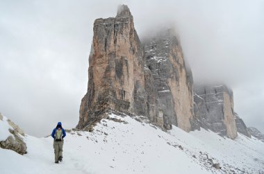 dolomites in kışın hiking